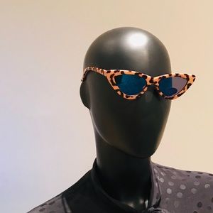 Leopard Vintage Style Sunglasses Blue/Black Lenses